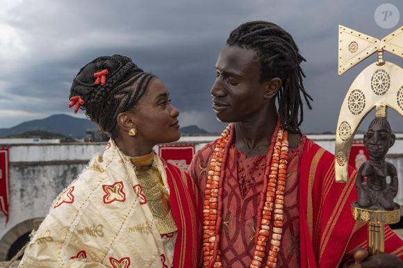 Rei Cayman II (Welket Bungué) e Rainha Niara (Erika Januza) lideram o reinado de Batanga na novela 'A Nobreza do Amor'