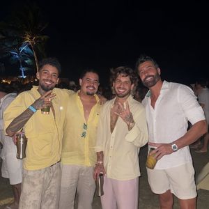 Recém-solteiro, o cantor escolheu Pipa, no Rio Grande do Norte, como destino para celebrar a virada do ano, mas um registro feito durante o Réveillon acabou roubando a cena e dividindo opiniões entre os internautas