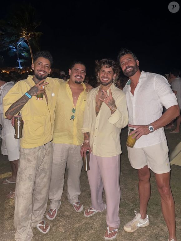 Recém-solteiro, o cantor escolheu Pipa, no Rio Grande do Norte, como destino para celebrar a virada do ano, mas um registro feito durante o Réveillon acabou roubando a cena e dividindo opiniões entre os internautas