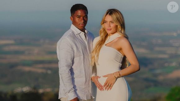 Gravidez da esposa de Endrick, Gabriely Miranda foi revelada pelo casal, junto desde 2023, em 10 de abril de 2026