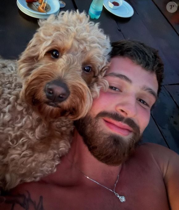 O equilíbrio hormonal gerado pelo contato com cães reduz a ansiedade, estabiliza o ritmo cardíaco e promove a sensação de segurança.