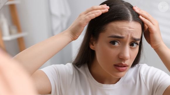 Atenção para quem alisa cabelo: vários produtos de diferentes marcas estão em lista divulgada pela Anvisa com irregularidades