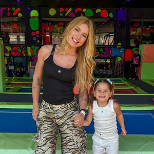 Virgínia Fonseca puxou um coro em homenagem à filha - foi nessa hora que Leonardo teve a polêmica reação