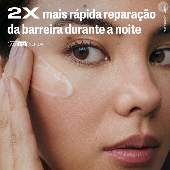 Conforme divulgado pela fabricante, o sérum reduz a aparência das linhas finas desde as primeiras aplicações e fortalece a proteção natural da pele com o uso contínuo