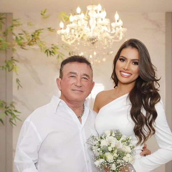 Amado Batista e Calita Franciele se casaram no último dia 13 de março, com direito a uma festa luxuosa dois dias depois