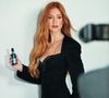 Após uma temporada de pouco mais de quatro meses como loira, Marina Ruy Barbosa decidiu retornar ao seu icônico cabelo ruivo