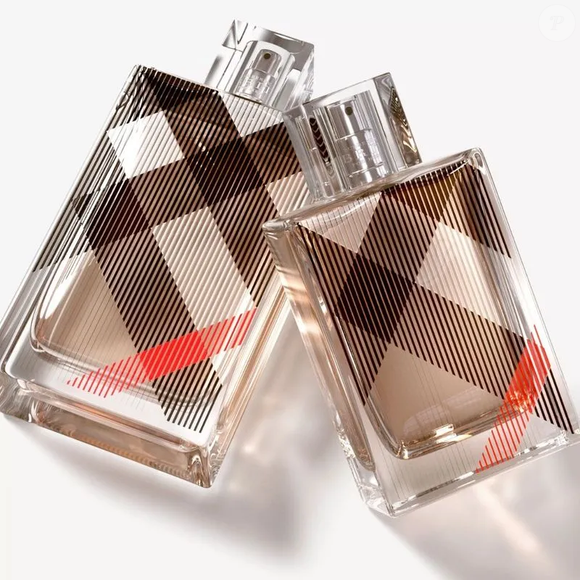 Lançado em 2003, Burberry Brit aposta em uma combinação feminina de pera, lima e amêndoa, seguida por peônia e açúcar e finalizada com baunilha, fava tonka, âmbar e mogno
