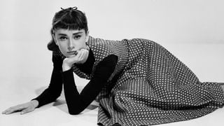 Do perfume favorito ao corte pixie revolucionário: essas 10 curiosidades de Audrey Hepburn tornaram a atriz um ícone de estilo