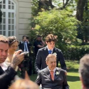 Faustão esteve presente no casamento da filha e apareceu de cadeira de rodas