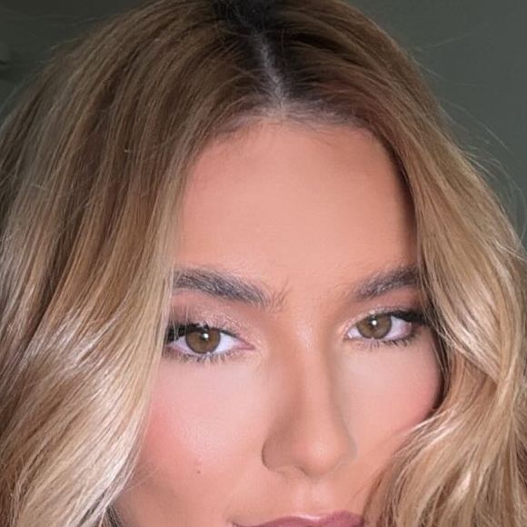 Virgínia Fonseca surge sem maquiagem após causar em ensaio da Grande Rio e impressiona com cara limpa: 'Choque de realidade'