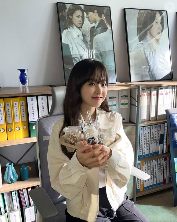 O que poucos sabem é que Park Bo-young tem 20 anos de carreira e faz sucesso desde criança