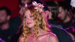 Marina Ruy Barbosa está grávida pela 1ª vez? Web aponta bebê a caminho por fotos da barriga à mostra no Carnaval 2026; assessoria se pronuncia