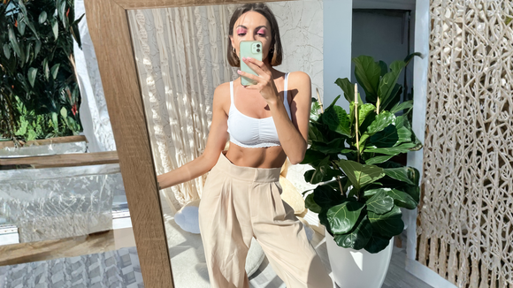 Eles parecem mocassins, mas são os novos queridinhos da New Balance entre mulheres clássicas que nunca usam tênis no verão