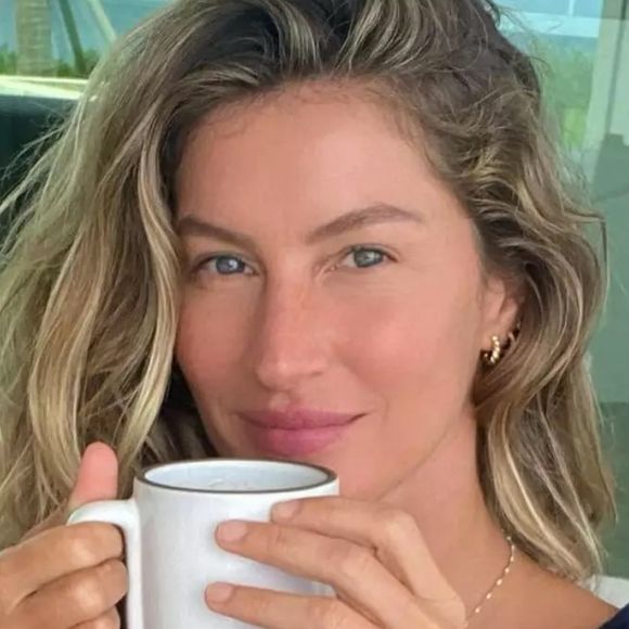 Essa é a receita completa de smoothie de banana sem açúcar de Gisele Bündchen para começar o dia bem