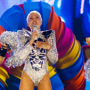 'Cinco Patinhos' aos 30, 40 e 50 anos? Show 'O Último Voo da Nave', de Xuxa, vira alvo de deboche, e fãs rebatem: 'Amargurados sem infância'