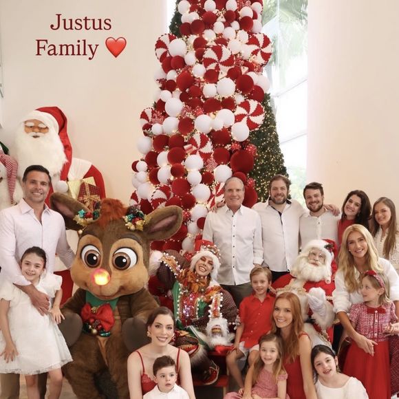 Ana Paula Siebert promoveu um almoço de Natal antecipado para a família neste sábado (13)