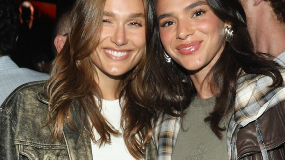Meta de amizade! Bruna Marquezine e Sasha Meneghel fazem tatuagens iguais e encantam a web; confira