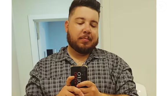 Rodolfo Fávero, popularmente conhecido como "a voz bruta do sertanejo", deixou uma marca indelével no gênero musical brasileiro.