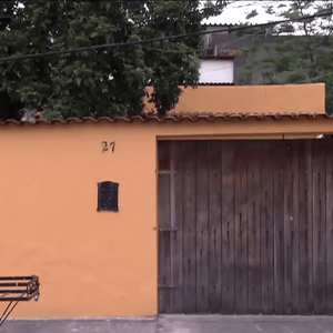 A trajetória da artista reflete uma grande transformação, indo de uma casa modesta e sem luxo algum para um lar maximalista e exuberante na Barra, até chegar à nova mansão no Itanhangá, mais serena e conectada à natureza.