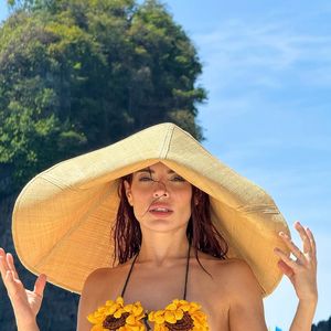 Fotos de Gkay renderam muitos elogios entre internautas, que destacaram sua beleza e corpo definido