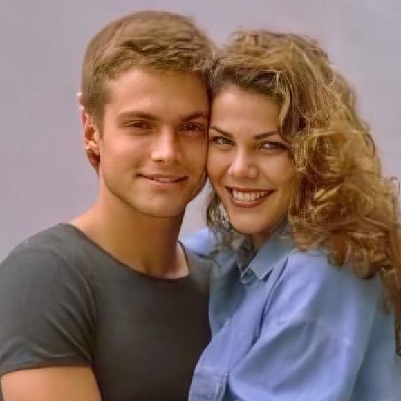 Em ‘Malhação’ (1995), Lola (Gisele Fraga) exibia o bumbum enquanto fazia sexo com Dado (Claudio Heinrich) no vestiário da academia
