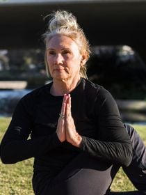 Adeus às dores nas articulações: se você tem mais de 60 anos e não pratica nenhum esporte, o Yoga é a chave para um corpo funcional e mais forte