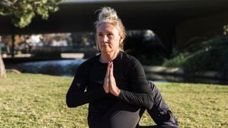 Adeus às dores nas articulações: se você tem mais de 60 anos e não pratica nenhum esporte, o Yoga é a chave para um corpo funcional e mais forte