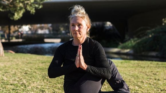Adeus às dores nas articulações: se você tem mais de 60 anos e não pratica nenhum esporte, o Yoga é a chave para um corpo funcional e mais forte