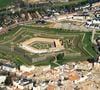 Um dos monumentos mais impressionantes da cidade é a Cidadela ou Castelo de San Pedro, uma fortaleza construída em 1592 em formato de estrela, que permanece praticamente intacta, com suas muralhas, torres, baluartes e fossos
