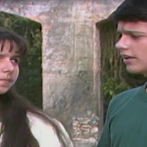 Novela 'Tieta': Letícia se envolve com Peto (Danton Mello), filho de Perpétua (Joana Fomm).