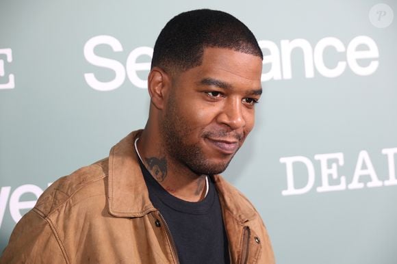 Kid Cudi teve o carro incendiado com coquetel molotov. O músico mostrou imagens do veículo com o teto perfurado e fuligem nas portas