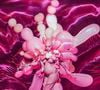 Sabrina Sato surpreendeu no Baile de Halloween da Sephora 2026 com uma fantasia rosa de alta-costura, visual careca, barriga à mostra e balões refrigerados a 9 °C. A produção levou 13 horas para ser preparada