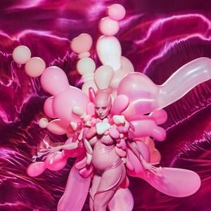 Sabrina Sato surpreendeu no Baile de Halloween da Sephora 2026 com uma fantasia rosa de alta-costura, visual careca, barriga à mostra e balões refrigerados a 9 °C. A produção levou 13 horas para ser preparada