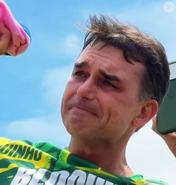 Partido de Flávio Bolsonaro, o PL pediu que a Justiça Eleitoral prorrogasse a votação