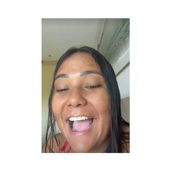 Chaiany se emocionou neste domingo (26) ao relatar presença de famosos na festa de aniversário de Ludmilla, da qual foi convidada