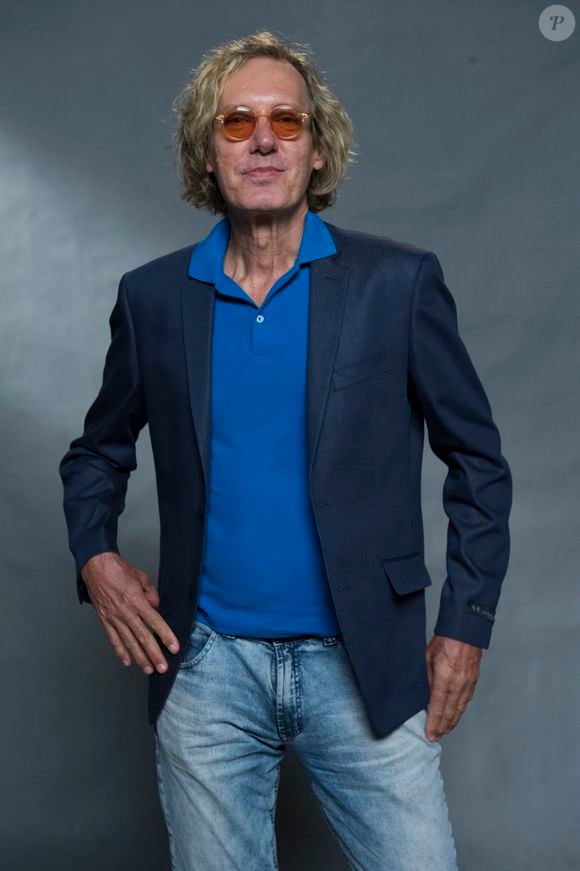 Lei no Brasil permite que portadores de doenças como Parkinson, câncer e esclerose não precisam pagar Imposto de Renda, mas é necessário seguir alguns passos - na foto ilustrativa, Eduardo Dusek, diagnosticado com Parkinson