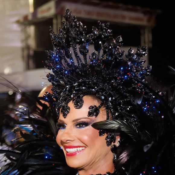Carnaval 2025: Viviane Araujo também roubou a cena pela maquiagem no desfile em SP