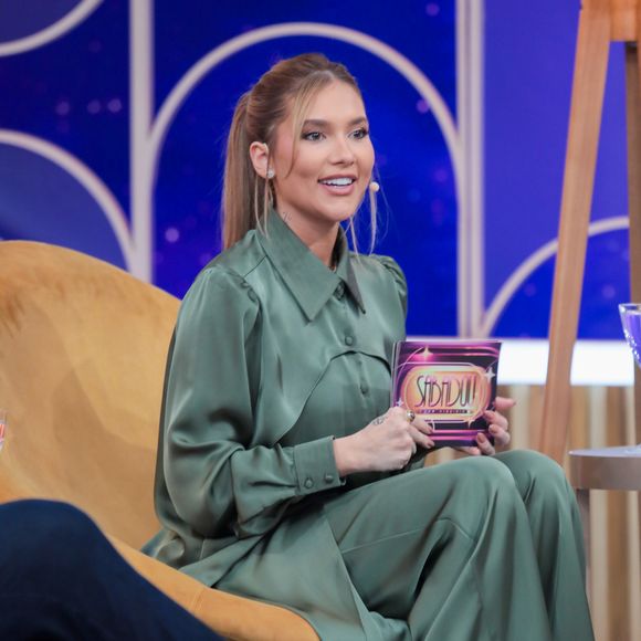 Virginia Fonseca é apresentadora do 'Sabadou', do SBT, e se envolveu recentemente em uma polêmica com um perfume.