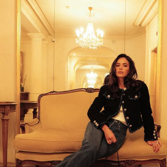 Bruna Marquezine foi uma das convidadas famosas para desfile da Chanel na PFW25