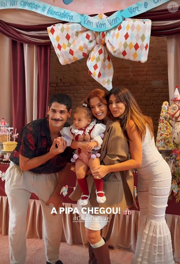 Madrinha de Pilar, Giovanna Lancellotti marcou presença na festa