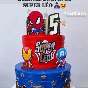 O bolo de aniversário de Léo, filho de Marilia Mendonça e Murilo Huff, foi do Homem-Aranha