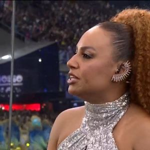 Em cobertura da Copa 2026, Karine Alves quebra protocolo ao vivo e expõe abordagem que classificou como 'ríspida'