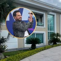 2.800m² de puro luxo em Alphaville: com lago artificial, spa e cinema particular, mansão de R$ 50,3 milhões de Luciano Camargo está à venda; fotos!