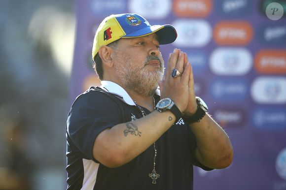 Maradona sofreu um ataque cardíaco pouco depois de passar por uma cirurgia. O atleta foi submetido à operação para tratar um hematoma subdural no cérebro