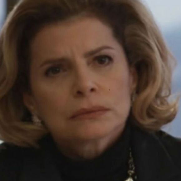 Odete Roitman (Debora Bloch) descobrirá que Ana Clara (Samantha Jones) se casou com Leonardo (Guilherme Magon)