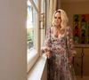 Ana Maria Braga dispensou os modelitos tradicionais e subiu ao altar com um vestido de noiva com aplicações de flores