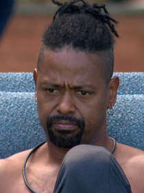 O que aconteceu com Leandro 'Boneco' no 'BBB 26'? Após 8 horas fora do game e rumores de desclassificação, brother retorna e atualiza estado de saúde