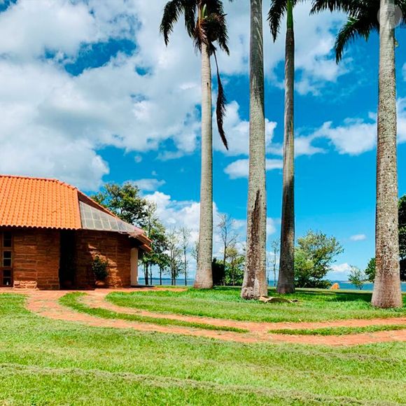 Fazenda de Sabrina Sato encanta com palmeiras-imperiais