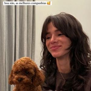 Bruna Marquezine com Haku e Chihiro, os cachorros adotados com João Guilherme