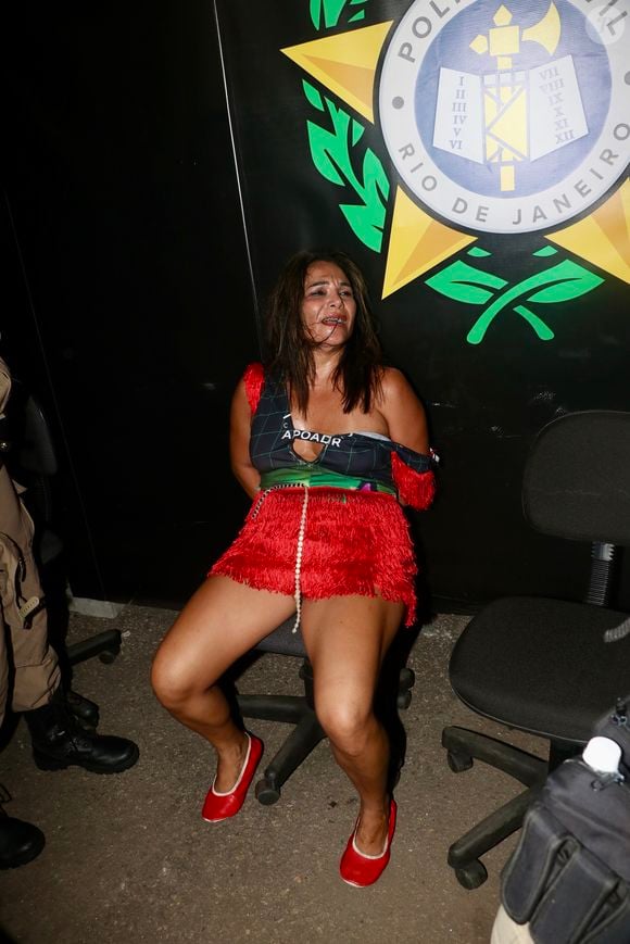 A mulher saiu algemada do camarote
